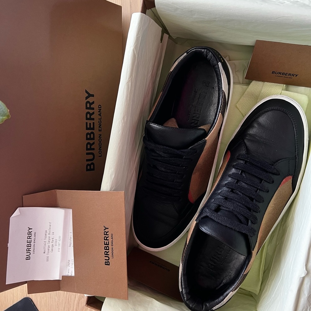 Burberry shoes women